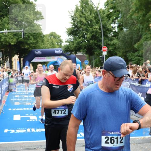 29.06.2025 - hella hamburg halbmarathon Zöllner http://msf.ph/oto/8241609 29.06.2025 10:56:02 Ziel 1180, 3042, 7147, 8968, 9246, 10084, 14867, 15184, 15868, 15884, 16176 meine-sportfotos.de