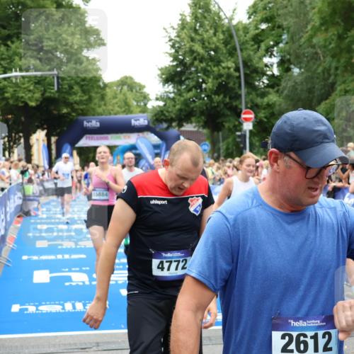 29.06.2025 - hella hamburg halbmarathon Zöllner http://msf.ph/oto/8241630 29.06.2025 10:56:02 Ziel 1180, 3042, 7147, 8968, 9246, 10084, 14867, 15184, 15868, 15884, 16176 meine-sportfotos.de