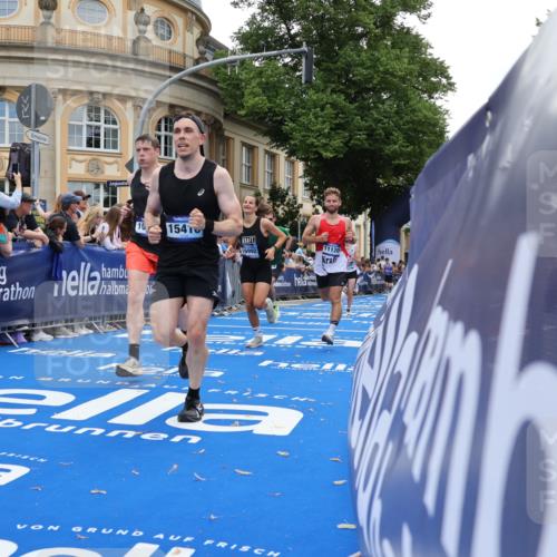 29.06.2025 - hella hamburg halbmarathon Strokosch-Dieckow http://msf.ph/oto/8241636 29.06.2025 10:37:06 Ziel 1385, 1411, 4860, 5315, 5923, 6123, 6458, 7482, 8362, 9178, 10190, 10738, 11120, 11423, 13972, 15178, 15261, 15410, 16992, 17024, 17125, 17137, 17658, 17726 meine-sportfotos.de