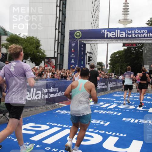 29.06.2025 - hella hamburg halbmarathon Michael Strokosch http://msf.ph/oto/8241643 29.06.2025 10:55:35 Ziel 2252, 2771, 4951, 5319, 6591, 8573, 11554, 11568, 12196, 12544, 12584, 13234, 13267, 14036, 14592, 16110, 16213, 16334, 16609, 17615 meine-sportfotos.de