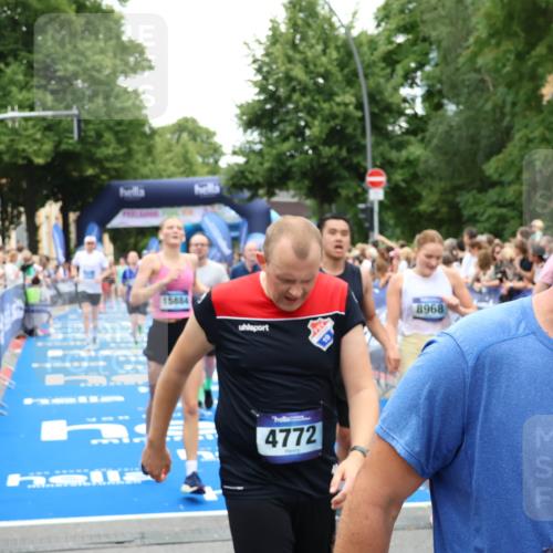 29.06.2025 - hella hamburg halbmarathon Zöllner http://msf.ph/oto/8241648 29.06.2025 10:56:03 Ziel 1180, 3042, 3058, 7147, 8968, 9246, 10084, 14867, 15184, 15868, 15884, 16176, 18212 meine-sportfotos.de
