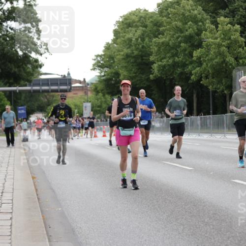 29.06.2025 - hella hamburg halbmarathon Jannik Wohlers http://msf.ph/oto/8241670 29.06.2025 10:29:49 Lombardsbrücke 1547, 2901, 3443, 3573, 6598, 6616, 6626, 8792, 10880, 12349, 12350, 12504, 12710, 13418, 14304, 16182, 16601, 16604, 16735, 16769, 18046, 18503, 18671 meine-sportfotos.de