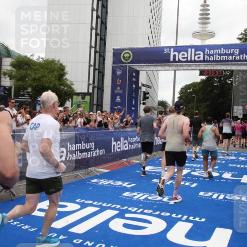 29.06.2025 - hella hamburg halbmarathon Michael Strokosch http://msf.ph/oto/8241730 29.06.2025 10:55:36 Ziel 2252, 3037, 4951, 5319, 6591, 8573, 11554, 11568, 12196, 12544, 12584, 13267, 14036, 14592, 16110, 16213, 16334, 16609, 17615 meine-sportfotos.de