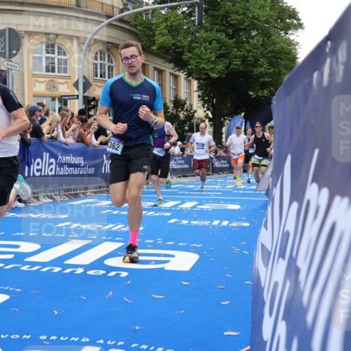 29.06.2025 - hella hamburg halbmarathon Strokosch-Dieckow http://msf.ph/oto/8241743 29.06.2025 10:37:12 Ziel 4860, 5003, 5923, 7482, 8362, 9178, 10190, 11423, 12900, 13972, 14459, 15178, 17137, 17658, 17726 meine-sportfotos.de