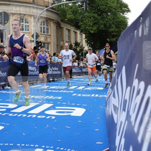 29.06.2025 - hella hamburg halbmarathon Strokosch-Dieckow http://msf.ph/oto/8241787 29.06.2025 10:37:14 Ziel 4860, 5003, 5923, 8362, 9178, 10190, 11423, 12900, 13854, 13972, 14387, 14459, 15178, 17137, 17726, 18824 meine-sportfotos.de