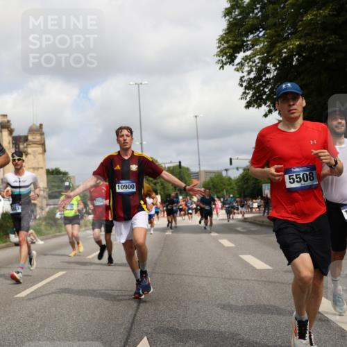 29.06.2025 - hella hamburg halbmarathon Yannick Fuchs http://msf.ph/oto/8241808 29.06.2025 10:34:55 20KM 1603, 1882, 2324, 2714, 2750, 2826, 4843, 5050, 5375, 5409, 5508, 5745, 5803, 5916, 6080, 6152, 6649, 7109, 7495, 7622, 8370, 8465, 8467, 9294, 10369, 10900, 10968, 11731, 12088, 12540, 12704, 12865, 13029, 13667, 14924, 15015, 15424, 15542, 15813, 16580, 16761, 17214, 17245, 18614, 18979 meine-sportfotos.de