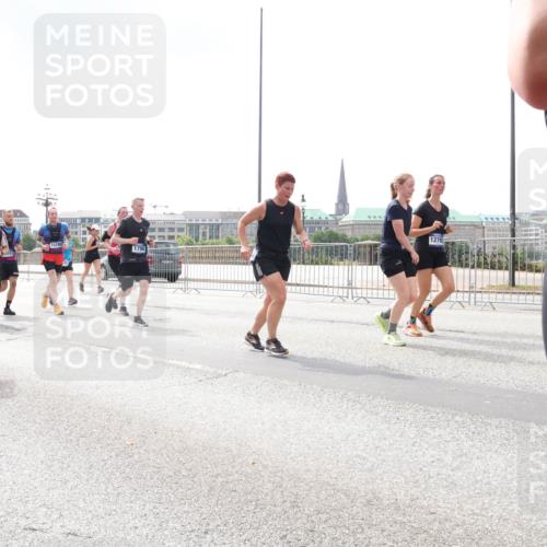29.06.2025 - hella hamburg halbmarathon Lena Gebhardt http://msf.ph/oto/8241822 29.06.2025 10:45:22 Lombardsbrücke 1024, 1060, 1085, 1273, 1629, 1685, 1713, 1798, 2007, 2008, 2216, 2217, 2657, 2664, 2779, 2973, 3160, 3164, 3357, 3377, 3570, 3879, 3993, 4099, 4102, 4186, 4224, 4275, 4306, 4337, 4504, 4820, 4851, 5099, 5108, 5190, 5339, 5636, 5949, 6150, 6509, 6763, 6788, 6911, 6922, 6980, 7283, 7530, 7541, 7699, 7859, 7912, 8594, 8605, 8745, 8762, 8907, 9620, 10030, 10182, 10225, 10562, 10566, 10707, 11314, 12198, 12332, 12334, 12394, 13261 meine-sportfotos.de