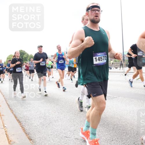 29.06.2025 - hella hamburg halbmarathon Lena Gebhardt http://msf.ph/oto/8241823 29.06.2025 10:33:52 Lombardsbrücke 1189, 1275, 1417, 1705, 1787, 1896, 1995, 2265, 2342, 2482, 2496, 2526, 2776, 2933, 3170, 3264, 3340, 3345, 3560, 3829, 3848, 4164, 4361, 4433, 4449, 4479, 4696, 4807, 4942, 5075, 5096, 5141, 5557, 5561, 5566, 5569, 5584, 5691, 5821, 5822, 5887, 6109, 6364, 6515, 6516, 6854, 6956, 6999, 7027, 7565, 7653, 7705, 8021, 8157, 8202, 8277, 8282, 8375, 8377, 8383, 8401, 8891, 9094, 9234, 9258, 9438, 9750, 9799, 9875, 9995, 10007, 10071, 10561, 11811 meine-sportfotos.de