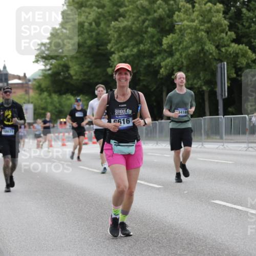 29.06.2025 - hella hamburg halbmarathon Jannik Wohlers http://msf.ph/oto/8241843 29.06.2025 10:29:50 Lombardsbrücke 1547, 2901, 3443, 3573, 6598, 6616, 6626, 10880, 12349, 12350, 12504, 12710, 13418, 14304, 16182, 16601, 16604, 16735, 16769, 18046, 18503, 18671 meine-sportfotos.de
