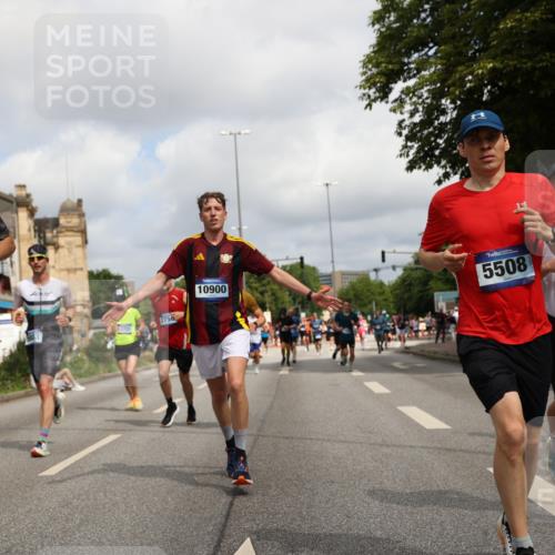 29.06.2025 - hella hamburg halbmarathon Yannick Fuchs http://msf.ph/oto/8241847 29.06.2025 10:34:55 20KM 1603, 1882, 2324, 2714, 2750, 2826, 4843, 5050, 5375, 5409, 5508, 5745, 5803, 5916, 6080, 6152, 6649, 7109, 7495, 7622, 8370, 8465, 8467, 9294, 10369, 10900, 10968, 11731, 12088, 12540, 12704, 12865, 13029, 13667, 14924, 15015, 15424, 15542, 15813, 16580, 16761, 17214, 17245, 18614, 18979 meine-sportfotos.de