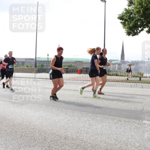 29.06.2025 - hella hamburg halbmarathon Lena Gebhardt http://msf.ph/oto/8241889 29.06.2025 10:45:22 Lombardsbrücke 1024, 1060, 1085, 1273, 1629, 1685, 1713, 1798, 2007, 2008, 2216, 2217, 2657, 2664, 2779, 2973, 3160, 3164, 3357, 3377, 3570, 3879, 3993, 4099, 4102, 4186, 4224, 4275, 4306, 4337, 4504, 4820, 4851, 5099, 5108, 5190, 5339, 5636, 5949, 6150, 6509, 6763, 6788, 6911, 6922, 6980, 7283, 7530, 7541, 7699, 7859, 7912, 8594, 8605, 8745, 8762, 8907, 9620, 10030, 10182, 10225, 10562, 10566, 10707, 11314, 12198, 12332, 12334, 12394, 13261 meine-sportfotos.de