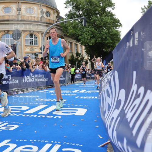 29.06.2025 - hella hamburg halbmarathon Strokosch-Dieckow http://msf.ph/oto/8241894 29.06.2025 10:37:19 Ziel 2767, 4860, 5003, 9017, 12739, 12900, 13372, 13854, 14387, 14459, 15888, 17137, 17306, 17726, 18159, 18723, 18824 meine-sportfotos.de