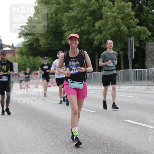 29.06.2025 - hella hamburg halbmarathon Jannik Wohlers http://msf.ph/oto/8241900 29.06.2025 10:29:51 Lombardsbrücke 1547, 2901, 3443, 3573, 6598, 6616, 6626, 10880, 12349, 12350, 12504, 12710, 13418, 14304, 15938, 16182, 16601, 16604, 16735, 16769, 18046, 18503, 18671 meine-sportfotos.de