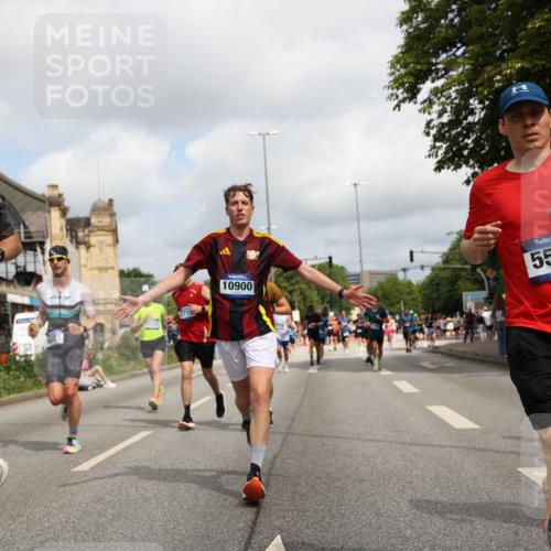 29.06.2025 - hella hamburg halbmarathon Yannick Fuchs http://msf.ph/oto/8241903 29.06.2025 10:34:55 20KM 1603, 1882, 2324, 2714, 2750, 2826, 4843, 5050, 5375, 5409, 5508, 5745, 5803, 5916, 6080, 6152, 6649, 7109, 7495, 7622, 8370, 8465, 8467, 9294, 10369, 10900, 10968, 11731, 12088, 12540, 12704, 12865, 13029, 13667, 14924, 15015, 15424, 15542, 15813, 16580, 16761, 17214, 17245, 18614, 18979 meine-sportfotos.de