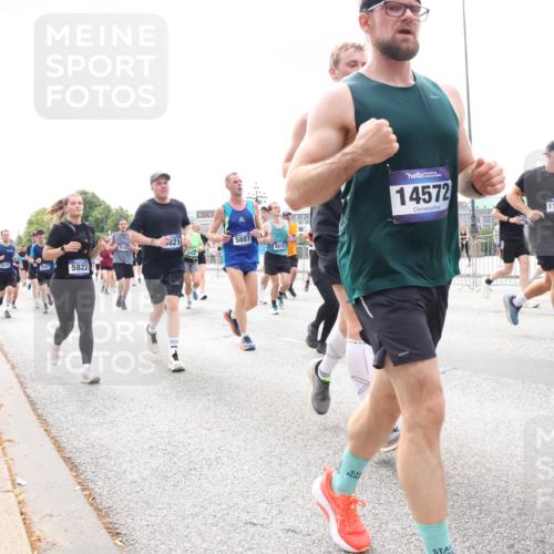 29.06.2025 - hella hamburg halbmarathon Lena Gebhardt http://msf.ph/oto/8241904 29.06.2025 10:33:52 Lombardsbrücke 1189, 1275, 1417, 1705, 1787, 1896, 1995, 2265, 2342, 2482, 2496, 2526, 2776, 2933, 3170, 3264, 3340, 3345, 3560, 3829, 3848, 4164, 4361, 4433, 4449, 4479, 4696, 4807, 4942, 5075, 5096, 5141, 5557, 5561, 5566, 5569, 5584, 5691, 5821, 5822, 5887, 6109, 6364, 6515, 6516, 6854, 6956, 6999, 7027, 7565, 7653, 7705, 8021, 8157, 8202, 8277, 8282, 8375, 8377, 8383, 8401, 8891, 9094, 9234, 9258, 9438, 9750, 9799, 9875, 9995, 10007, 10071, 10561, 11811 meine-sportfotos.de