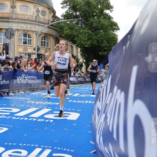 29.06.2025 - hella hamburg halbmarathon Strokosch-Dieckow http://msf.ph/oto/8241912 29.06.2025 10:37:21 Ziel 2767, 5003, 6047, 9017, 12739, 12900, 13372, 13854, 14387, 14459, 15888, 17306, 18159, 18723, 18824 meine-sportfotos.de