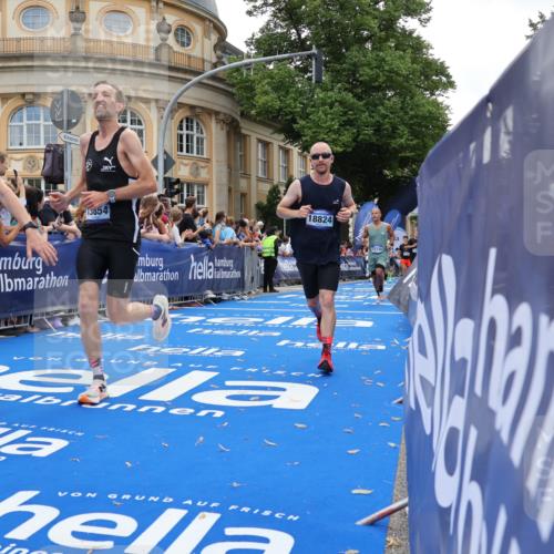 29.06.2025 - hella hamburg halbmarathon Strokosch-Dieckow http://msf.ph/oto/8241944 29.06.2025 10:37:23 Ziel 2767, 5003, 5042, 6047, 9017, 9914, 12739, 12900, 13372, 13854, 14387, 14459, 15888, 17306, 18159, 18723, 18824 meine-sportfotos.de
