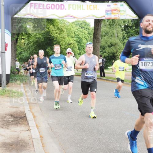 29.06.2025 - hella hamburg halbmarathon MichiJ http://msf.ph/oto/8241957 29.06.2025 10:27:49 Zwischen KM18-KM19 1445, 3282, 4381, 6037, 7622, 8450, 8958, 11447, 12915, 13029, 14093, 14204, 15257, 15866, 15873, 18547, 18734 meine-sportfotos.de