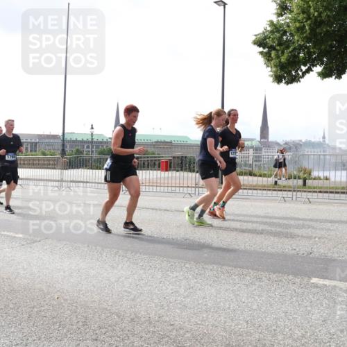 29.06.2025 - hella hamburg halbmarathon Lena Gebhardt http://msf.ph/oto/8241981 29.06.2025 10:45:22 Lombardsbrücke 1024, 1060, 1085, 1273, 1629, 1685, 1713, 1798, 2007, 2008, 2216, 2217, 2657, 2664, 2779, 2973, 3160, 3164, 3357, 3377, 3570, 3879, 3993, 4099, 4102, 4186, 4224, 4275, 4306, 4337, 4504, 4820, 4851, 5099, 5108, 5190, 5339, 5636, 5949, 6150, 6509, 6763, 6788, 6911, 6922, 6980, 7283, 7530, 7541, 7699, 7859, 7912, 8594, 8605, 8745, 8762, 8907, 9620, 10030, 10182, 10225, 10562, 10566, 10707, 11314, 12198, 12332, 12334, 12394, 13261 meine-sportfotos.de