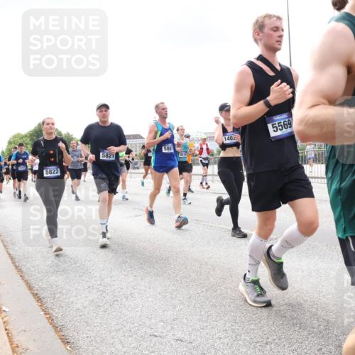 29.06.2025 - hella hamburg halbmarathon Lena Gebhardt http://msf.ph/oto/8241983 29.06.2025 10:33:52 Lombardsbrücke 1189, 1275, 1417, 1705, 1787, 1896, 1995, 2265, 2342, 2482, 2496, 2526, 2776, 2933, 3170, 3264, 3340, 3345, 3560, 3829, 3848, 4164, 4361, 4433, 4449, 4479, 4696, 4807, 4942, 5075, 5096, 5141, 5557, 5561, 5566, 5569, 5584, 5691, 5821, 5822, 5887, 6109, 6364, 6515, 6516, 6854, 6956, 6999, 7027, 7565, 7653, 7705, 8021, 8157, 8202, 8277, 8282, 8375, 8377, 8383, 8401, 8891, 9094, 9234, 9258, 9438, 9750, 9799, 9875, 9995, 10007, 10071, 10561, 11811 meine-sportfotos.de