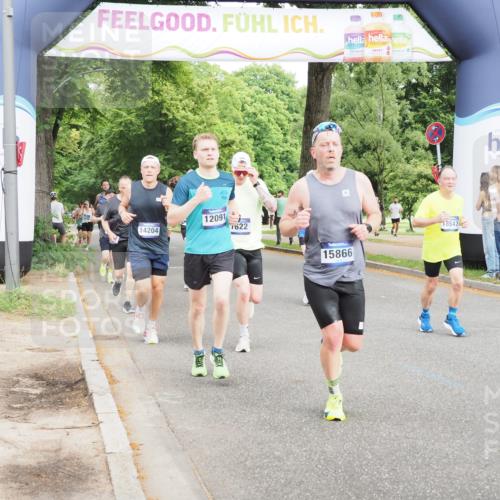 29.06.2025 - hella hamburg halbmarathon MichiJ http://msf.ph/oto/8241989 29.06.2025 10:27:50 Zwischen KM18-KM19 1445, 2563, 3282, 4381, 6037, 7622, 8450, 8958, 12091, 12915, 13029, 14093, 14204, 15257, 15866, 15873, 17215, 18547, 18734 meine-sportfotos.de