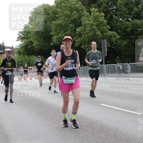 29.06.2025 - hella hamburg halbmarathon Jannik Wohlers http://msf.ph/oto/8241995 29.06.2025 10:29:51 Lombardsbrücke 1547, 2901, 3443, 3573, 6598, 6616, 6626, 10880, 12349, 12350, 12504, 12710, 13418, 14304, 15938, 16182, 16601, 16604, 16735, 16769, 18046, 18503, 18671 meine-sportfotos.de