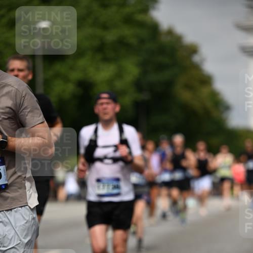 29.06.2025 - hella hamburg halbmarathon Dr. Thomas Lammeyer http://msf.ph/oto/8242002 29.06.2025 10:14:10 Kennedybrücke 1456, 1483, 1513, 1573, 4389, 7042, 7058, 7250, 7685, 8090, 8219, 8890, 9681, 9816, 9988, 11027, 11180 meine-sportfotos.de