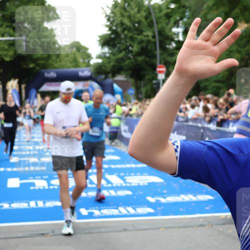 29.06.2025 - hella hamburg halbmarathon Zöllner http://msf.ph/oto/8242009 29.06.2025 10:56:09 Ziel 1180, 3042, 3058, 4594, 4813, 5492, 5570, 7594, 8330, 12545, 17640, 17642, 18212 meine-sportfotos.de
