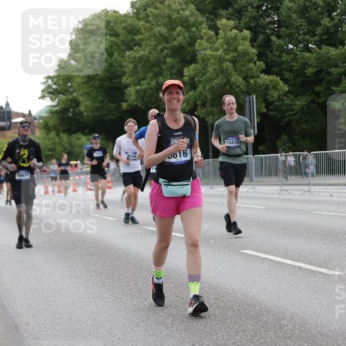 29.06.2025 - hella hamburg halbmarathon Jannik Wohlers http://msf.ph/oto/8242031 29.06.2025 10:29:51 Lombardsbrücke 1547, 2901, 3443, 3573, 6598, 6616, 6626, 10880, 12349, 12350, 12504, 12710, 13418, 14304, 15938, 16182, 16601, 16604, 16735, 16769, 18046, 18503, 18671 meine-sportfotos.de