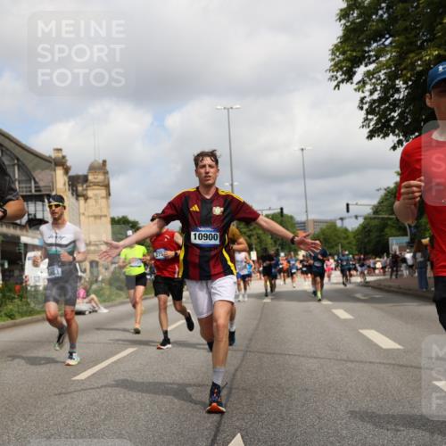 29.06.2025 - hella hamburg halbmarathon Yannick Fuchs http://msf.ph/oto/8242034 29.06.2025 10:34:55 20KM 1603, 1882, 2324, 2714, 2750, 2826, 4843, 5050, 5375, 5409, 5508, 5745, 5803, 5916, 6080, 6152, 6649, 7109, 7495, 7622, 8370, 8465, 8467, 9294, 10369, 10900, 10968, 11731, 12088, 12540, 12704, 12865, 13029, 13667, 14924, 15015, 15424, 15542, 15813, 16580, 16761, 17214, 17245, 18614, 18979 meine-sportfotos.de