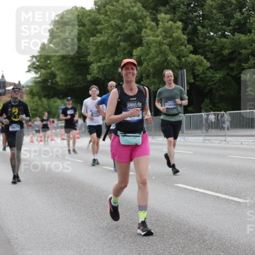 29.06.2025 - hella hamburg halbmarathon Jannik Wohlers http://msf.ph/oto/8242052 29.06.2025 10:29:51 Lombardsbrücke 1547, 2901, 3443, 3573, 6598, 6616, 6626, 10880, 12349, 12350, 12504, 12710, 13418, 14304, 15938, 16182, 16601, 16604, 16735, 16769, 18046, 18503, 18671 meine-sportfotos.de