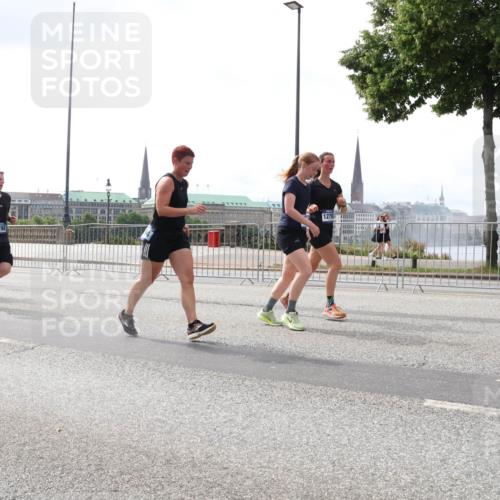 29.06.2025 - hella hamburg halbmarathon Lena Gebhardt http://msf.ph/oto/8242062 29.06.2025 10:45:23 Lombardsbrücke 1024, 1033, 1060, 1085, 1629, 1685, 1713, 1798, 2007, 2008, 2216, 2217, 2550, 2657, 2664, 2779, 2973, 3160, 3164, 3357, 3377, 3570, 3879, 3993, 4099, 4102, 4186, 4224, 4275, 4306, 4337, 4504, 4820, 4851, 5099, 5108, 5190, 5339, 5636, 5949, 6150, 6509, 6763, 6788, 6911, 6922, 6980, 7283, 7530, 7541, 7699, 7859, 7912, 8594, 8605, 8745, 8762, 8907, 9620, 10030, 10182, 10225, 10562, 10566, 10707, 11314, 12198, 12332, 12334, 12394, 13261 meine-sportfotos.de