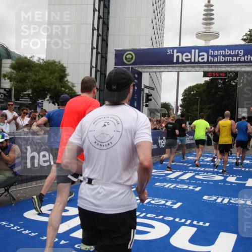 29.06.2025 - hella hamburg halbmarathon Michael Strokosch http://msf.ph/oto/8242124 29.06.2025 10:55:45 Ziel 1120, 1143, 1834, 2955, 2982, 3037, 4897, 5021, 6924, 8255, 8618, 10212, 11039, 12483, 12515, 14365, 14909, 15896, 18064, 18190 meine-sportfotos.de