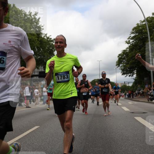 29.06.2025 - hella hamburg halbmarathon Yannick Fuchs http://msf.ph/oto/8242147 29.06.2025 10:47:27 20KM 1030, 1061, 1151, 1499, 1706, 1727, 1783, 2074, 2082, 2099, 2346, 2354, 3059, 3208, 3209, 4065, 4635, 4770, 5077, 5638, 5866, 6481, 6511, 6512, 6628, 6629, 6762, 6877, 6942, 7177, 7274, 7509, 7864, 7918, 8335, 8390, 8447, 9142, 9537, 10549, 10891, 10895, 11992, 12379, 12413, 12490, 12875, 12909, 13032, 13289, 13865, 13997, 14323, 15061, 15126, 15179, 15497, 15502, 16477, 16538, 16986, 18134, 18487, 18590, 18720 meine-sportfotos.de