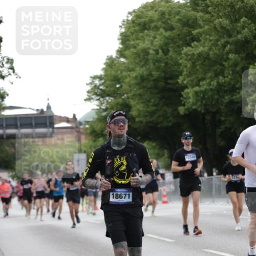 29.06.2025 - hella hamburg halbmarathon Jannik Wohlers http://msf.ph/oto/8242152 29.06.2025 10:29:53 Lombardsbrücke 2901, 3443, 3573, 6598, 6616, 10880, 12349, 12350, 12504, 12710, 13418, 14304, 15938, 16182, 16601, 16604, 16735, 16864, 18046, 18503, 18671 meine-sportfotos.de
