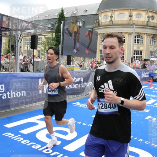 29.06.2025 - hella hamburg halbmarathon Michael Strokosch http://msf.ph/oto/8242153 29.06.2025 10:48:33 Ziel 1163, 1176, 2213, 3747, 5362, 6081, 9262, 10000, 10860, 11451, 11579, 12149, 12549, 12690, 12840, 13962, 14033, 14990, 15808, 15917, 17395, 17855, 18251, 18790, 18815, 18923 meine-sportfotos.de