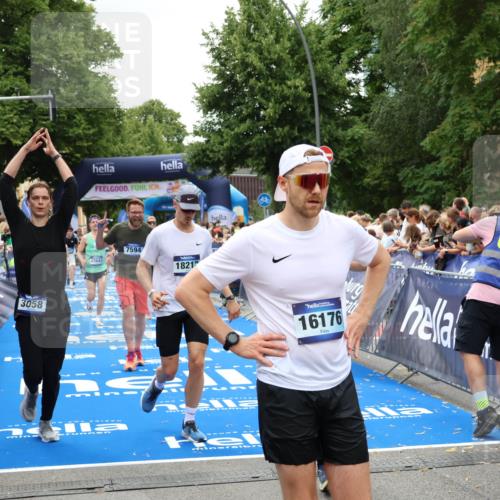 29.06.2025 - hella hamburg halbmarathon Zöllner http://msf.ph/oto/8242156 29.06.2025 10:56:11 Ziel 1180, 3058, 4594, 4813, 5492, 5570, 7594, 8330, 8639, 9907, 12545, 14363, 17640, 17642, 18212 meine-sportfotos.de