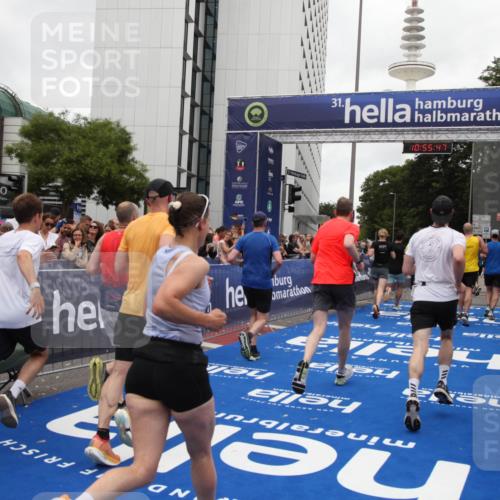29.06.2025 - hella hamburg halbmarathon Michael Strokosch http://msf.ph/oto/8242167 29.06.2025 10:55:46 Ziel 1120, 1143, 1834, 2955, 2982, 4897, 5021, 6924, 7221, 8255, 8618, 10212, 11039, 12483, 12515, 14365, 14909, 15896, 18064, 18190 meine-sportfotos.de