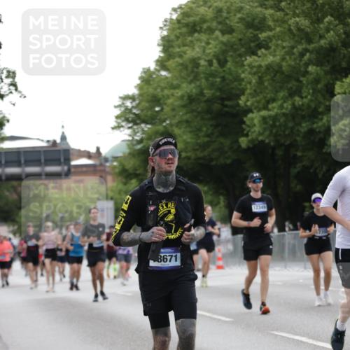 29.06.2025 - hella hamburg halbmarathon Jannik Wohlers http://msf.ph/oto/8242183 29.06.2025 10:29:53 Lombardsbrücke 2901, 3443, 3573, 6598, 6616, 10880, 12349, 12350, 12504, 12710, 13418, 14304, 15938, 16182, 16601, 16604, 16735, 16864, 18046, 18503, 18671 meine-sportfotos.de