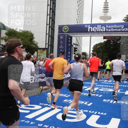 29.06.2025 - hella hamburg halbmarathon Michael Strokosch http://msf.ph/oto/8242188 29.06.2025 10:55:46 Ziel 1120, 1143, 1834, 2955, 2982, 4897, 5021, 6924, 7221, 8255, 8618, 10212, 11039, 12483, 12515, 14365, 14909, 15896, 18064, 18190 meine-sportfotos.de