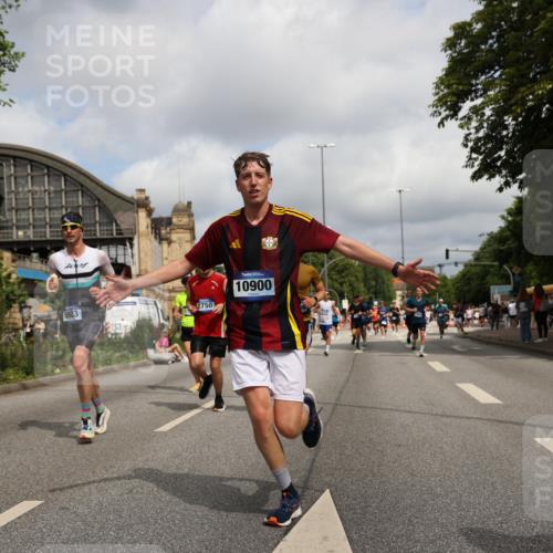 29.06.2025 - hella hamburg halbmarathon Yannick Fuchs http://msf.ph/oto/8242205 29.06.2025 10:34:55 20KM 1603, 1882, 2324, 2714, 2750, 2826, 4843, 5050, 5375, 5409, 5508, 5745, 5803, 5916, 6080, 6152, 6649, 7109, 7495, 7622, 8370, 8465, 8467, 9294, 10369, 10900, 10968, 11731, 12088, 12540, 12704, 12865, 13029, 13667, 14924, 15015, 15424, 15542, 15813, 16580, 16761, 17214, 17245, 18614, 18979 meine-sportfotos.de