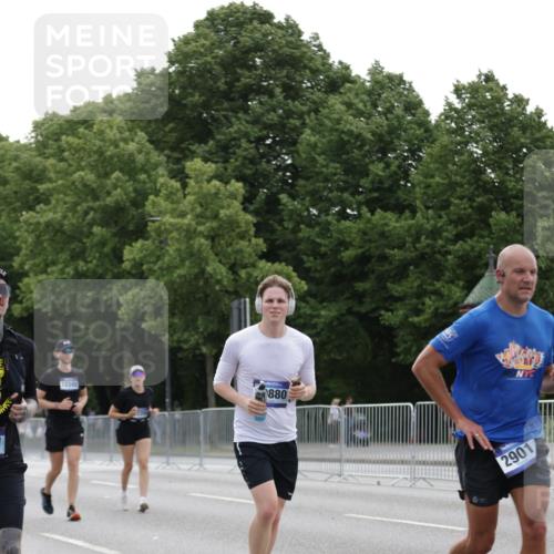 29.06.2025 - hella hamburg halbmarathon Jannik Wohlers http://msf.ph/oto/8242241 29.06.2025 10:29:54 Lombardsbrücke 2901, 3443, 3573, 6598, 6616, 10880, 12349, 12350, 12504, 12688, 12710, 13418, 15938, 16601, 16604, 16735, 16864, 18046, 18671 meine-sportfotos.de