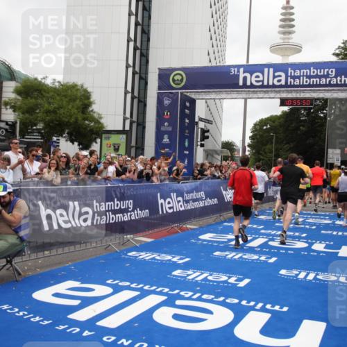 29.06.2025 - hella hamburg halbmarathon Michael Strokosch http://msf.ph/oto/8242246 29.06.2025 10:55:48 Ziel 1120, 1143, 1834, 2955, 4897, 5021, 6569, 6924, 7221, 8255, 8618, 10212, 11039, 12483, 12858, 14365, 14909, 15896, 16401, 16434, 16786, 18064, 18190, 19047 meine-sportfotos.de