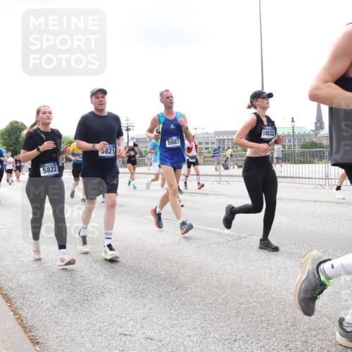 29.06.2025 - hella hamburg halbmarathon Lena Gebhardt http://msf.ph/oto/8242250 29.06.2025 10:33:52 Lombardsbrücke 1189, 1275, 1417, 1705, 1787, 1896, 1995, 2265, 2342, 2482, 2496, 2526, 2776, 2933, 3170, 3264, 3340, 3345, 3560, 3829, 3848, 4164, 4361, 4433, 4449, 4479, 4696, 4807, 4942, 5075, 5096, 5141, 5557, 5561, 5566, 5569, 5584, 5691, 5821, 5822, 5887, 6109, 6364, 6515, 6516, 6854, 6956, 6999, 7027, 7565, 7653, 7705, 8021, 8157, 8202, 8277, 8282, 8375, 8377, 8383, 8401, 8891, 9094, 9234, 9258, 9438, 9750, 9799, 9875, 9995, 10007, 10071, 10561, 11811 meine-sportfotos.de