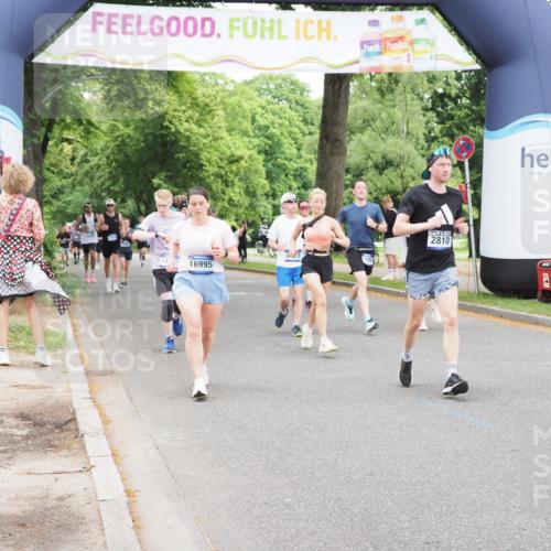 29.06.2025 - hella hamburg halbmarathon MichiJ http://msf.ph/oto/8242256 29.06.2025 10:50:37 Zwischen KM18-KM19 2810, 3199, 3663, 8423, 12286, 12571, 16995, 18530 meine-sportfotos.de