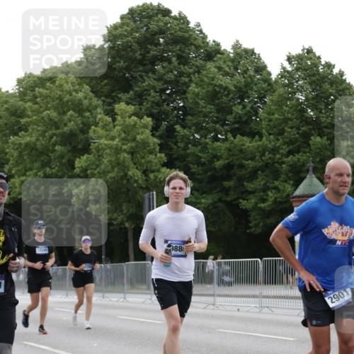 29.06.2025 - hella hamburg halbmarathon Jannik Wohlers http://msf.ph/oto/8242262 29.06.2025 10:29:54 Lombardsbrücke 2901, 3443, 3573, 6598, 6616, 10880, 12349, 12350, 12504, 12688, 12710, 13418, 15938, 16601, 16604, 16735, 16864, 18046, 18671 meine-sportfotos.de