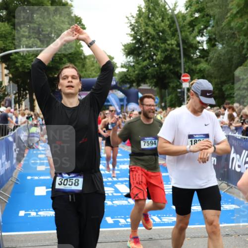 29.06.2025 - hella hamburg halbmarathon Zöllner http://msf.ph/oto/8242272 29.06.2025 10:56:12 Ziel 3058, 4594, 4813, 5492, 5570, 7594, 8330, 8639, 9907, 12545, 14363, 15484, 16113, 16634, 17640, 17642, 18212 meine-sportfotos.de
