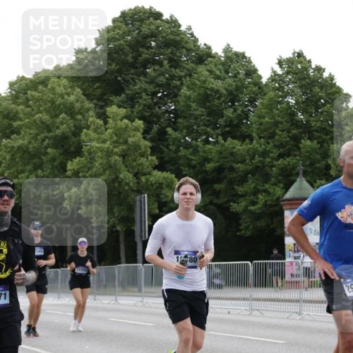 29.06.2025 - hella hamburg halbmarathon Jannik Wohlers http://msf.ph/oto/8242304 29.06.2025 10:29:54 Lombardsbrücke 2901, 3443, 3573, 6598, 6616, 10880, 12349, 12350, 12504, 12688, 12710, 13418, 15938, 16601, 16604, 16735, 16864, 18046, 18671 meine-sportfotos.de