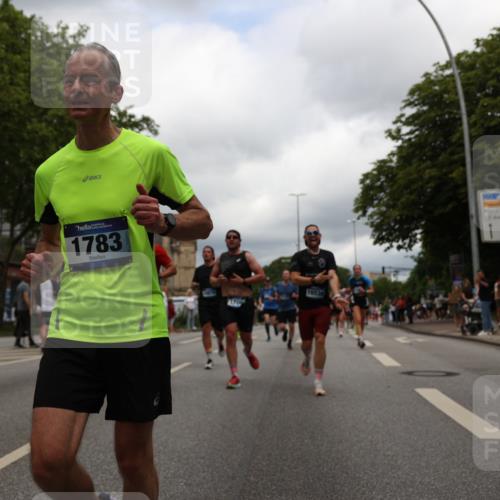 29.06.2025 - hella hamburg halbmarathon Yannick Fuchs http://msf.ph/oto/8242322 29.06.2025 10:47:28 20KM 1030, 1061, 1151, 1499, 1706, 1727, 1783, 2070, 2074, 2082, 2099, 2346, 2354, 3059, 3208, 3209, 4065, 4635, 4770, 5077, 5638, 5866, 6481, 6511, 6512, 6628, 6629, 6762, 6877, 6942, 7177, 7274, 7509, 7864, 7918, 8335, 8390, 8447, 9142, 9537, 10549, 10891, 10895, 11992, 12379, 12413, 12490, 12875, 12909, 13032, 13289, 13865, 13997, 14323, 15061, 15126, 15179, 15441, 15497, 15502, 16477, 16538, 16986, 17348, 18134, 18143, 18487, 18590, 18720 meine-sportfotos.de