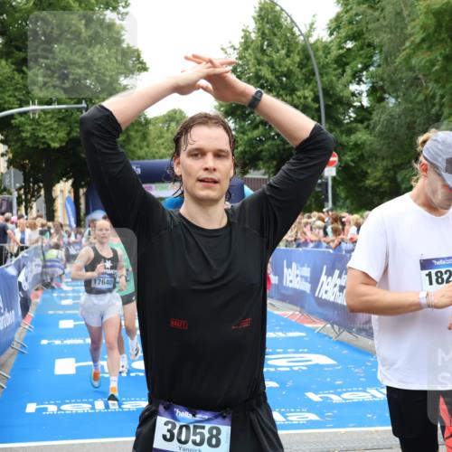 29.06.2025 - hella hamburg halbmarathon Zöllner http://msf.ph/oto/8242333 29.06.2025 10:56:13 Ziel 4594, 4813, 5492, 5570, 7594, 8330, 8639, 9907, 12545, 14363, 15484, 16113, 16634, 17468, 17640, 17642 meine-sportfotos.de